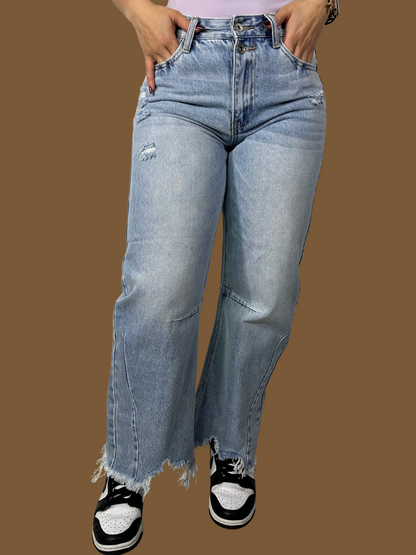 LOW RISE DISTRESSED SLOUCHY JEANS