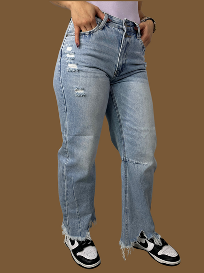 LOW RISE DISTRESSED SLOUCHY JEANS